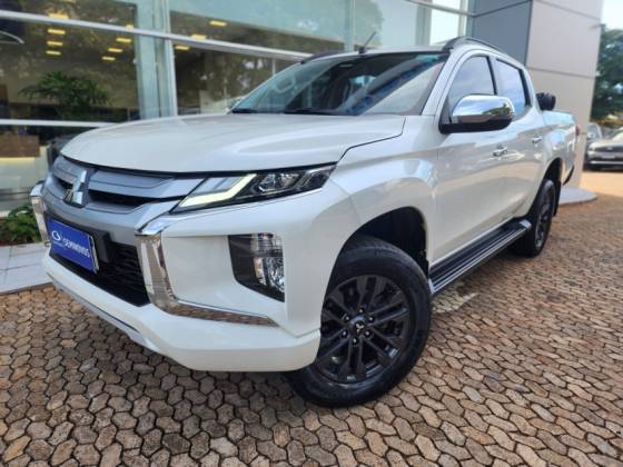 MITSUBISHI TRITON 2.4 BITURBO DIESEL CD HPE-S 4X4 AUTOMÁTICO MITSUBISHI TRITON 2.4 BITURBO DIESEL CD HPE-S 4X4 AUTOMÁTICO